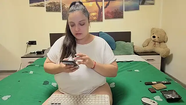 adelline online show from 04/02/26, 08:48