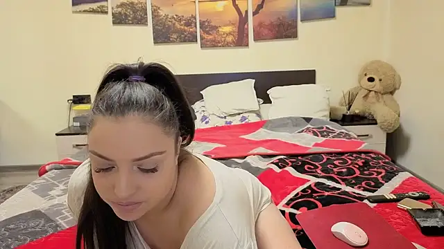 adelline online show from 02/02/26, 09:47