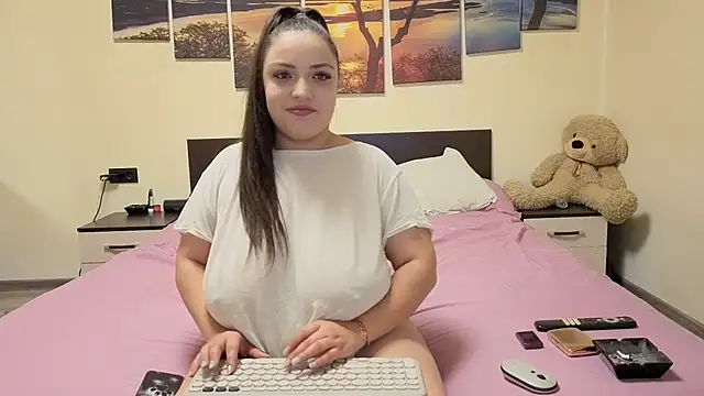 adelline online show from 03/06/26, 09:43