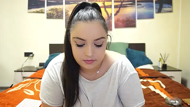 Snapshot of adelline chatting on 03/18/25, 01:13 adelline online show from 03/18/25, 01:13