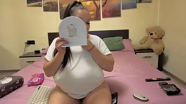 adelline online show from 04/10/26, 08:16