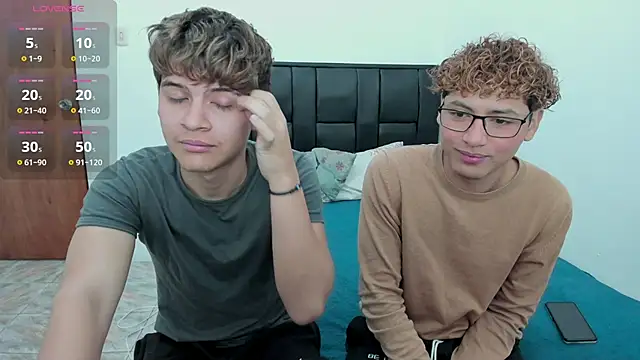 javieryalejandro online show from 12/21/25, 01:02