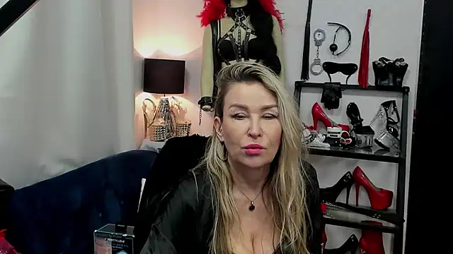 crystaLUX online show from 02/26/25, 09:01