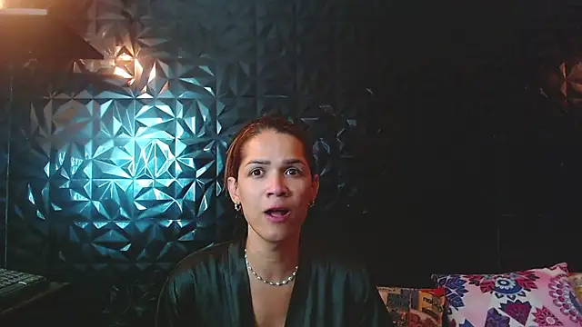 PINK  LOLA1 online show from 12/04/25, 01:15