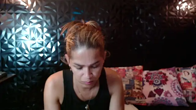 PINK  LOLA1 online show from 05/29/26, 09:54