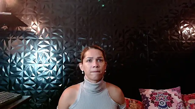PINK  LOLA1 online show from 06/26/26, 10:15