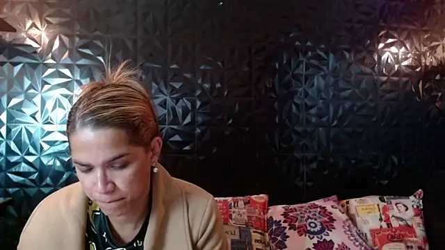 PINK  LOLA1 online show from 06/10/26, 11:50