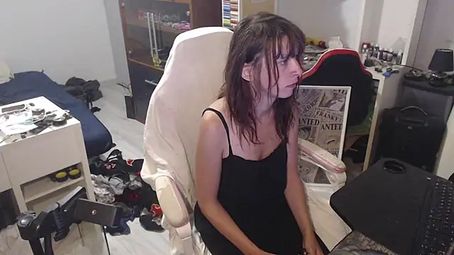 missthon0 online show from 04/28/26, 10:41