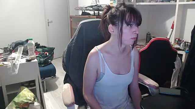 Snapshot of missthon0 chatting on 03/05/26, 04:14 missthon0 online show from 03/05/26, 04:14