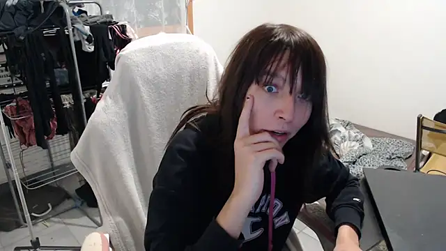 Snapshot of missthon0 chatting on 09/11/25, 01:00 missthon0 online show from 09/11/25, 01:00