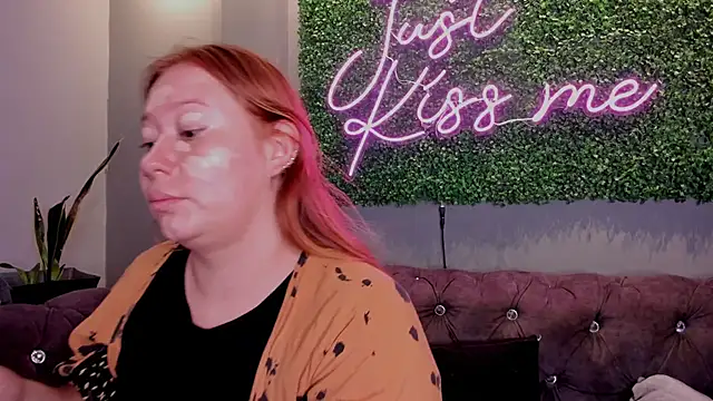 hannamartinn online show from 10/22/25, 03:33