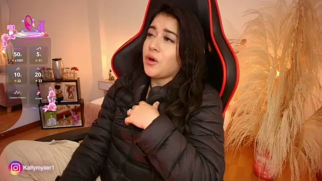 Snapshot of KallyMyller1 chatting on 03/07/25, 10:21 KallyMyller1 online show from 03/07/25, 10:21