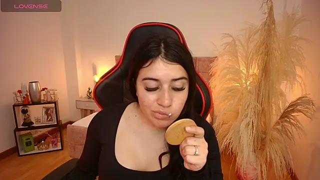 Snapshot of KallyMyller1 chatting on 02/05/25, 07:53 KallyMyller1 online show from 02/05/25, 07:53