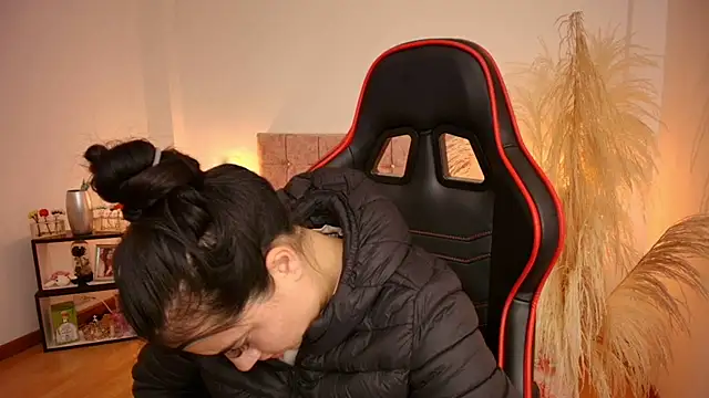 Snapshot of KallyMyller1 chatting on 03/13/25, 03:11 KallyMyller1 online show from 03/13/25, 03:11