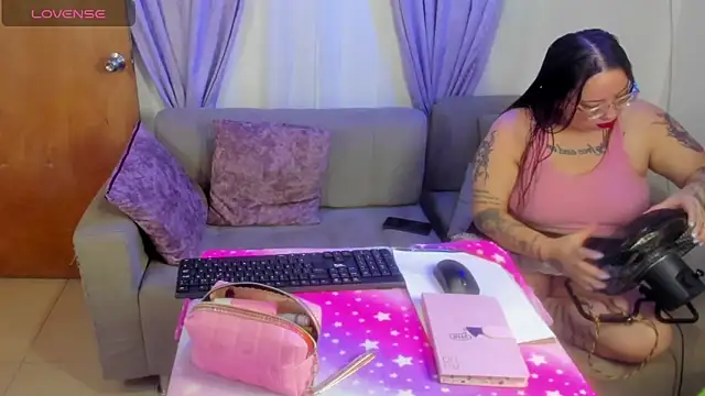 MiaYMolly online show from 04/30/26, 09:19