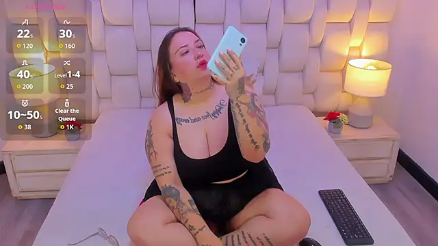 MiaYMolly online show from 12/13/25, 11:33