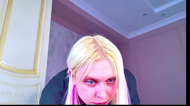 Snapshot of Evelyn_rabbit chatting on 06/08/26, 11:55 Evelyn rabbit online show from 06/08/26, 11:55
