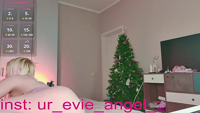 Evelyn rabbit online show from 03/12/26, 01:15