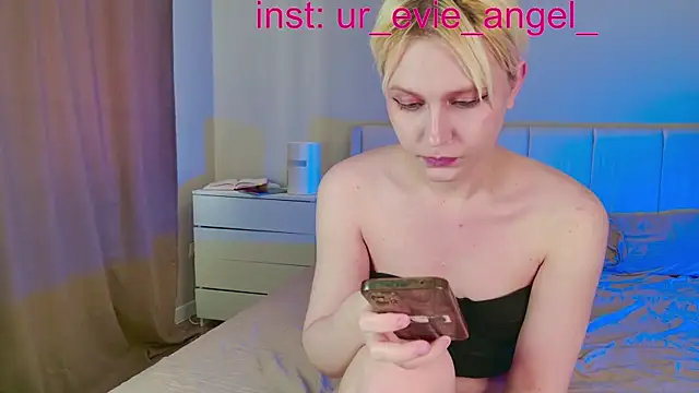 Evelyn rabbit online show from 04/10/26, 09:49