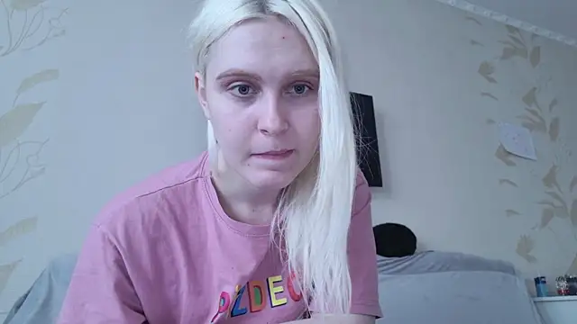 Snapshot of Evelyn_rabbit chatting on 03/11/25, 09:56 Evelyn rabbit online show from 03/11/25, 09:56