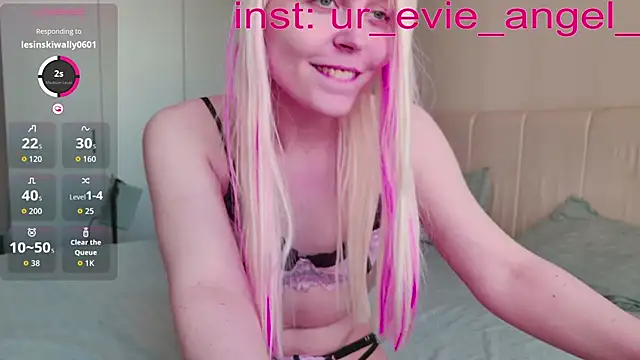 Evelyn rabbit online show from 03/30/26, 09:22