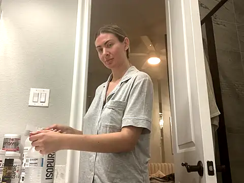 Alyssa rhoades online show from 11/19/25, 02:55