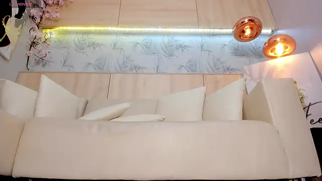 maryevans  online show from 10/24/25, 12:37