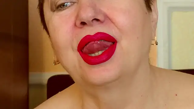 Snapshot of LadyPosh chatting on 02/19/26, 09:17 LadyPosh online show from 02/19/26, 09:17