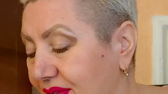 LadyPosh online show from 10/22/25, 09:03