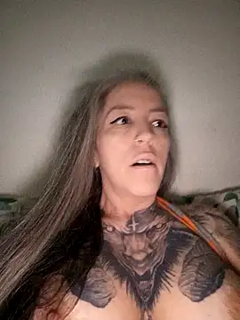 Snapshot of vamporasuccubus19777 chatting on 10/14/25, 12:00 vamporasuccubus19777 online show from 10/14/25, 12:00