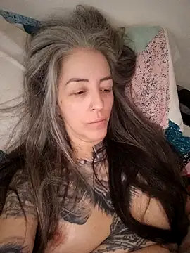 Snapshot of vamporasuccubus19777 chatting on 07/05/26, 05:53 vamporasuccubus19777 online show from 07/05/26, 05:53