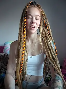 LucidLucy online show from 11/04/25, 01:04