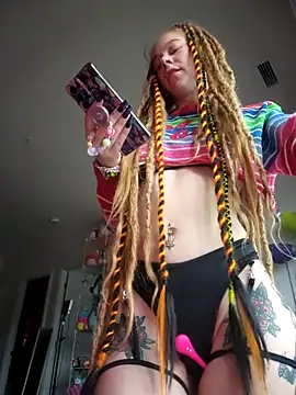 LucidLucy online show from 10/21/25, 01:10