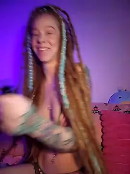 Snapshot of LucidLucy chatting on 12/22/25, 01:11 LucidLucy online show from 12/22/25, 01:11