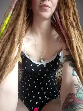 LucidLucy online show from 11/26/25, 04:07