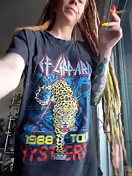 LucidLucy online show from 09/17/25, 03:47