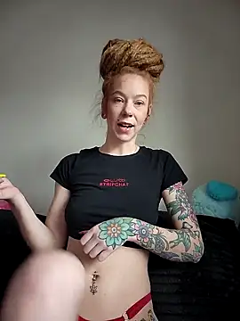 Snapshot of LucidLucy chatting on 02/26/26, 05:02 LucidLucy online show from 02/26/26, 05:02