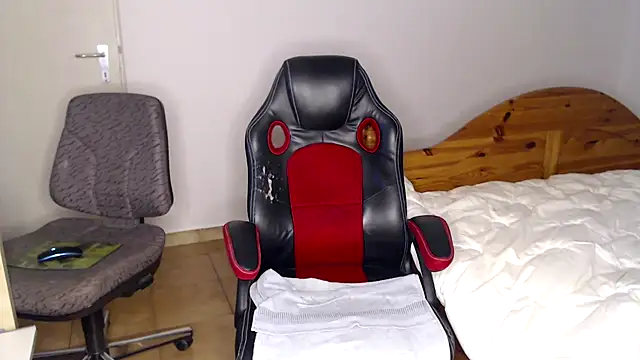 Snapshot of fraboys chatting on 03/19/25, 10:33 fraboys online show from 03/19/25, 10:33