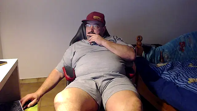 Snapshot of fraboys chatting on 02/25/26, 01:44 fraboys online show from 02/25/26, 01:44