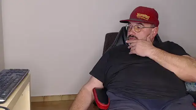 Snapshot of fraboys chatting on 02/17/25, 02:38 fraboys online show from 02/17/25, 02:38