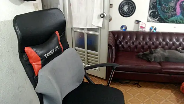 Snapshot of xherry_horny chatting on 12/04/24, 02:14 xherry horny online show from 12/04/24, 02:14