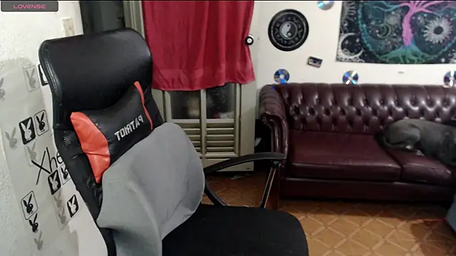 Snapshot of xherry_horny chatting on 02/19/25, 05:05 xherry horny online show from 02/19/25, 05:05