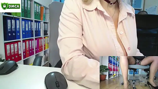 Snapshot of secret-office chatting on 11/22/25, 06:12 secret-office online show from 11/22/25, 06:12