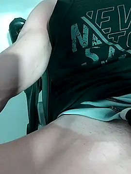 Snapshot of sexy_fit_guy_on_cam chatting on 11/18/25, 07:17 sexy fit guy on cam online show from 11/18/25, 07:17