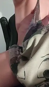 Snapshot of sexy_fit_guy_on_cam chatting on 01/18/26, 10:35 sexy fit guy on cam online show from 01/18/26, 10:35