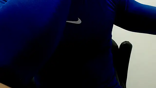 Snapshot of sexy_fit_guy_on_cam chatting on 11/30/25, 02:23 sexy fit guy on cam online show from 11/30/25, 02:23