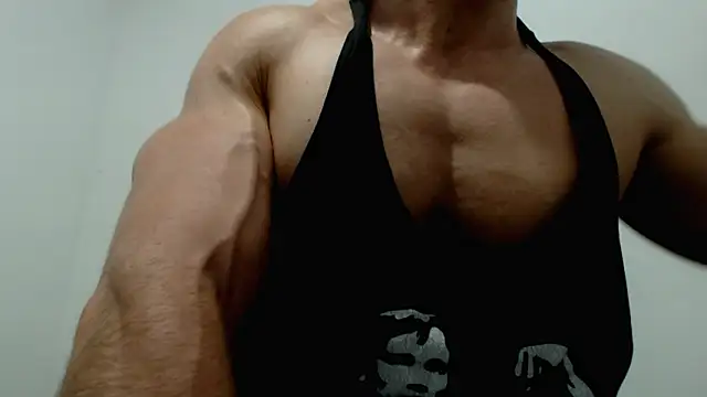 sexy fit guy on cam online show from 03/18/26, 09:12