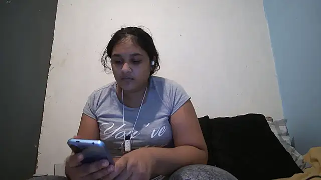 Snapshot of Indianbloom- chatting on 10/12/25, 03:02 Indianbloom- online show from 10/12/25, 03:02