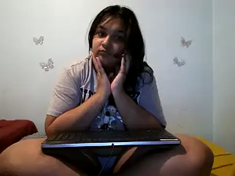Snapshot of Indianbloom- chatting on 10/17/25, 10:11 Indianbloom- online show from 10/17/25, 10:11