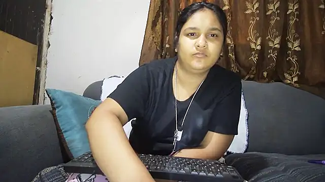 Snapshot of Indianbloom- chatting on 09/23/25, 11:45 Indianbloom- online show from 09/23/25, 11:45
